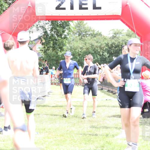 21.06.2026 - 29. Vierlanden-Triathlon Andreas Tolksdorf http://msf.ph/oto/9893057 21.06.2026 13:55:15 Ziel 816, 1025, 1035, 816, 1025, 1035 meine-sportfotos.de
