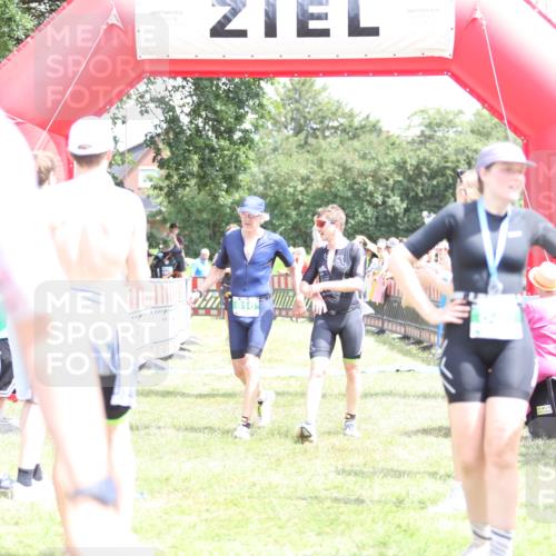 21.06.2026 - 29. Vierlanden-Triathlon Andreas Tolksdorf http://msf.ph/oto/9893058 21.06.2026 13:55:15 Ziel 816, 1025, 1035, 816, 1025, 1035 meine-sportfotos.de