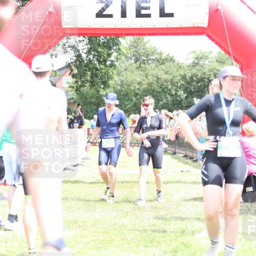 21.06.2026 - 29. Vierlanden-Triathlon Andreas Tolksdorf http://msf.ph/oto/9893060 21.06.2026 13:55:15 Ziel 816, 1025, 1035, 816, 1025, 1035 meine-sportfotos.de
