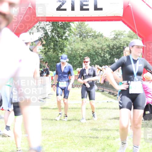 21.06.2026 - 29. Vierlanden-Triathlon Andreas Tolksdorf http://msf.ph/oto/9893061 21.06.2026 13:55:15 Ziel 816, 1025, 1035, 816, 1025, 1035 meine-sportfotos.de