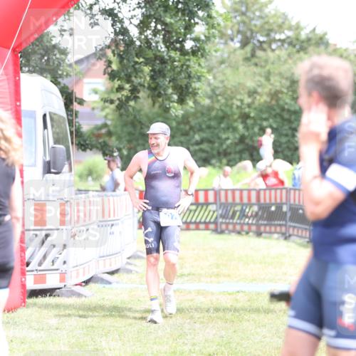 21.06.2026 - 29. Vierlanden-Triathlon Andreas Tolksdorf http://msf.ph/oto/9893114 21.06.2026 14:00:06 Ziel 223, 832, 1079, 223, 832, 1079 meine-sportfotos.de
