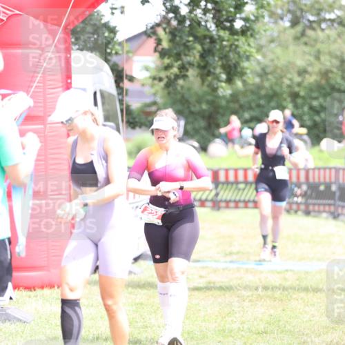 21.06.2026 - 29. Vierlanden-Triathlon Andreas Tolksdorf http://msf.ph/oto/9893127 21.06.2026 14:00:20 Ziel 223, 883, 1091, 223, 883, 1091 meine-sportfotos.de