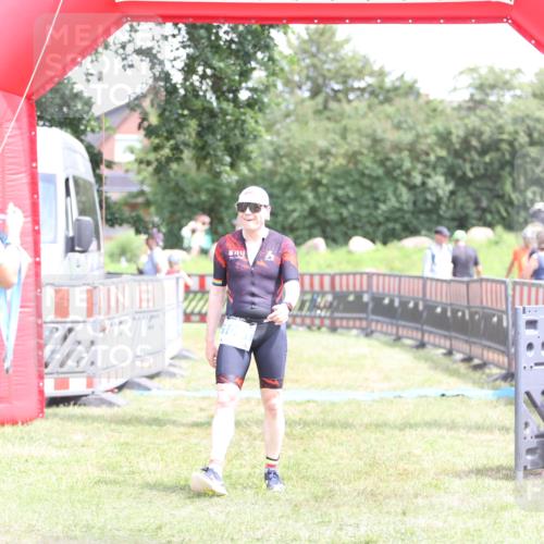 21.06.2026 - 29. Vierlanden-Triathlon Andreas Tolksdorf http://msf.ph/oto/9893150 21.06.2026 14:00:31 Ziel 1091, 1091 meine-sportfotos.de