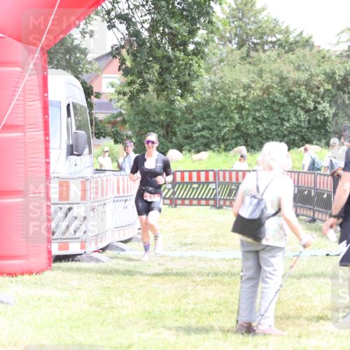 21.06.2026 - 29. Vierlanden-Triathlon Andreas Tolksdorf http://msf.ph/oto/9893157 21.06.2026 14:01:08 Ziel 245, 245 meine-sportfotos.de