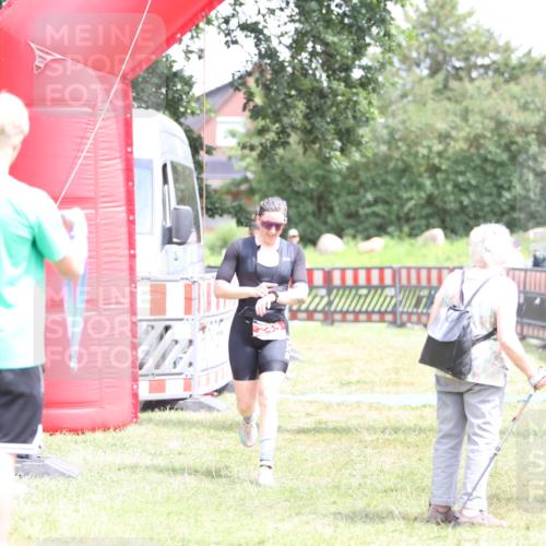 21.06.2026 - 29. Vierlanden-Triathlon Andreas Tolksdorf http://msf.ph/oto/9893162 21.06.2026 14:01:09 Ziel 245, 245 meine-sportfotos.de