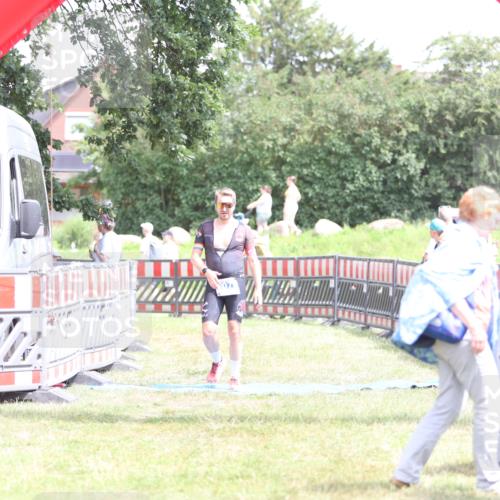 21.06.2026 - 29. Vierlanden-Triathlon Andreas Tolksdorf http://msf.ph/oto/9893167 21.06.2026 14:01:27 Ziel 1077, 1077 meine-sportfotos.de