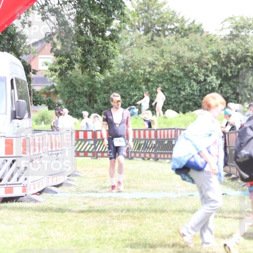 21.06.2026 - 29. Vierlanden-Triathlon Andreas Tolksdorf http://msf.ph/oto/9893170 21.06.2026 14:01:27 Ziel 1077, 1077 meine-sportfotos.de