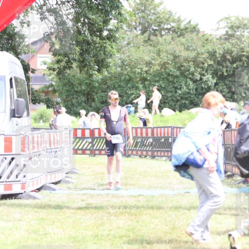 21.06.2026 - 29. Vierlanden-Triathlon Andreas Tolksdorf http://msf.ph/oto/9893171 21.06.2026 14:01:27 Ziel 1077, 1077 meine-sportfotos.de