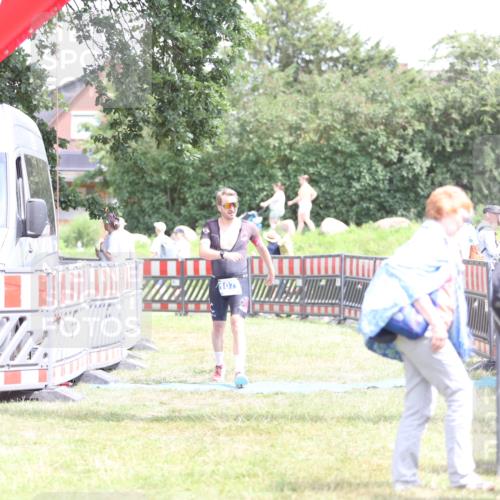 21.06.2026 - 29. Vierlanden-Triathlon Andreas Tolksdorf http://msf.ph/oto/9893174 21.06.2026 14:01:27 Ziel 1077, 1077 meine-sportfotos.de