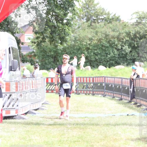 21.06.2026 - 29. Vierlanden-Triathlon Andreas Tolksdorf http://msf.ph/oto/9893175 21.06.2026 14:01:28 Ziel 1077, 1077 meine-sportfotos.de