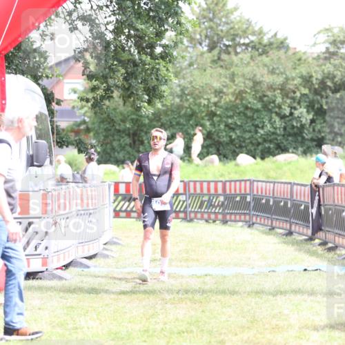 21.06.2026 - 29. Vierlanden-Triathlon Andreas Tolksdorf http://msf.ph/oto/9893178 21.06.2026 14:01:28 Ziel 1077, 1077 meine-sportfotos.de