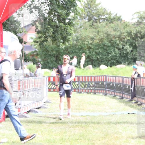 21.06.2026 - 29. Vierlanden-Triathlon Andreas Tolksdorf http://msf.ph/oto/9893180 21.06.2026 14:01:28 Ziel 1077, 1077 meine-sportfotos.de