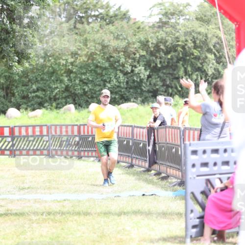 21.06.2026 - 29. Vierlanden-Triathlon Andreas Tolksdorf http://msf.ph/oto/9893182 21.06.2026 14:01:41 Ziel 894, 894 meine-sportfotos.de