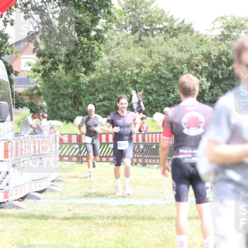 21.06.2026 - 29. Vierlanden-Triathlon Andreas Tolksdorf http://msf.ph/oto/9893206 21.06.2026 14:02:04 Ziel 632, 1075, 632, 1075 meine-sportfotos.de