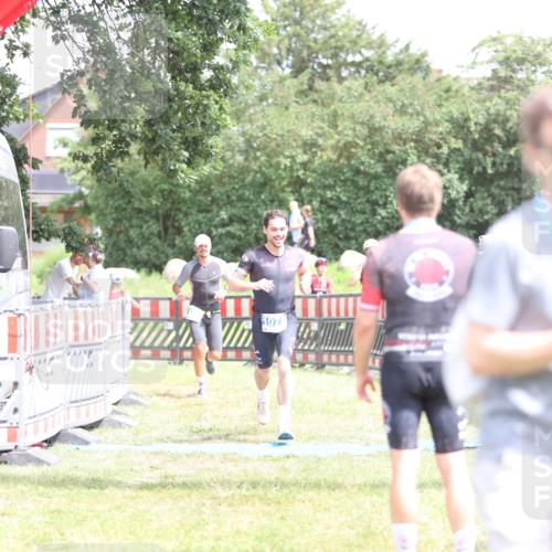 21.06.2026 - 29. Vierlanden-Triathlon Andreas Tolksdorf http://msf.ph/oto/9893207 21.06.2026 14:02:04 Ziel 632, 1075, 632, 1075 meine-sportfotos.de