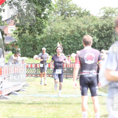 21.06.2026 - 29. Vierlanden-Triathlon Andreas Tolksdorf http://msf.ph/oto/9893211 21.06.2026 14:02:04 Ziel 632, 1075, 632, 1075 meine-sportfotos.de