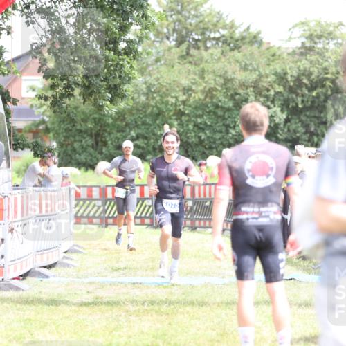 21.06.2026 - 29. Vierlanden-Triathlon Andreas Tolksdorf http://msf.ph/oto/9893212 21.06.2026 14:02:04 Ziel 632, 1075, 632, 1075 meine-sportfotos.de