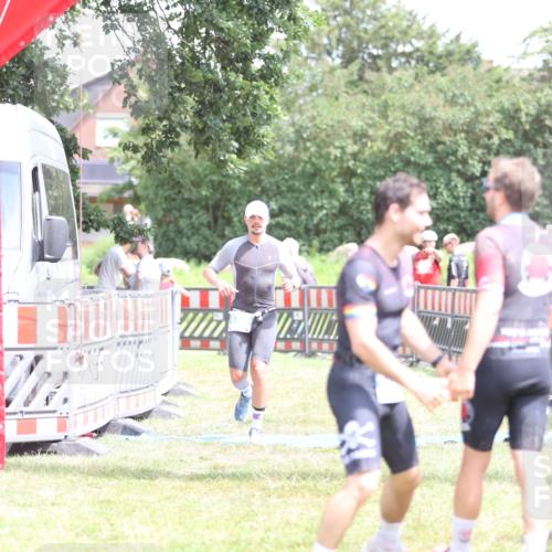 21.06.2026 - 29. Vierlanden-Triathlon Andreas Tolksdorf http://msf.ph/oto/9893213 21.06.2026 14:02:07 Ziel 632, 1075, 632, 1075 meine-sportfotos.de