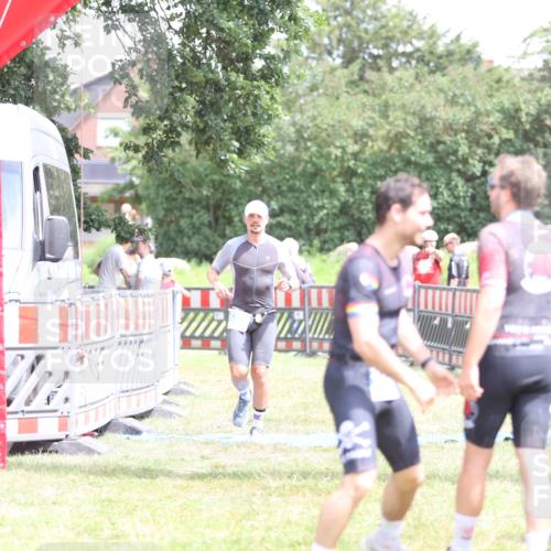 21.06.2026 - 29. Vierlanden-Triathlon Andreas Tolksdorf http://msf.ph/oto/9893214 21.06.2026 14:02:07 Ziel 632, 1075, 632, 1075 meine-sportfotos.de