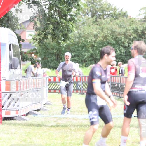 21.06.2026 - 29. Vierlanden-Triathlon Andreas Tolksdorf http://msf.ph/oto/9893215 21.06.2026 14:02:07 Ziel 632, 1075, 632, 1075 meine-sportfotos.de