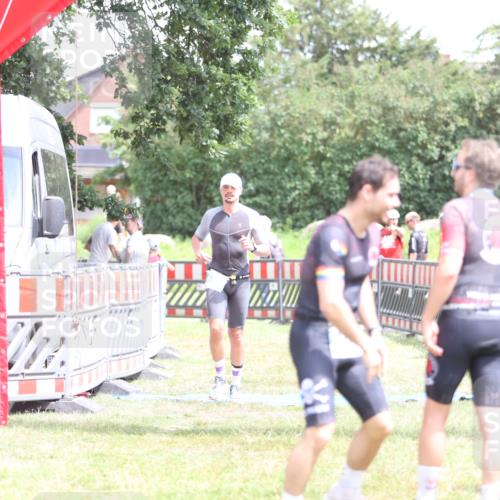 21.06.2026 - 29. Vierlanden-Triathlon Andreas Tolksdorf http://msf.ph/oto/9893216 21.06.2026 14:02:07 Ziel 632, 1075, 632, 1075 meine-sportfotos.de