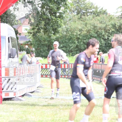 21.06.2026 - 29. Vierlanden-Triathlon Andreas Tolksdorf http://msf.ph/oto/9893217 21.06.2026 14:02:07 Ziel 632, 1075, 632, 1075 meine-sportfotos.de