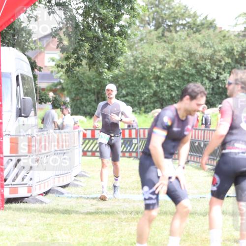 21.06.2026 - 29. Vierlanden-Triathlon Andreas Tolksdorf http://msf.ph/oto/9893219 21.06.2026 14:02:08 Ziel 632, 1075, 632, 1075 meine-sportfotos.de