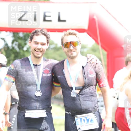 21.06.2026 - 29. Vierlanden-Triathlon Andreas Tolksdorf http://msf.ph/oto/9893228 21.06.2026 14:02:24 Ziel 1090, 1090 meine-sportfotos.de