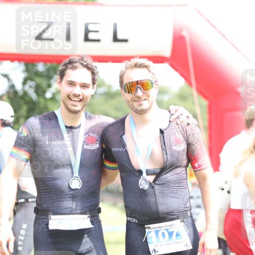 21.06.2026 - 29. Vierlanden-Triathlon Andreas Tolksdorf http://msf.ph/oto/9893229 21.06.2026 14:02:24 Ziel 1090, 1090 meine-sportfotos.de