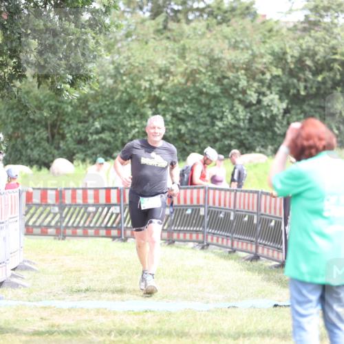 21.06.2026 - 29. Vierlanden-Triathlon Andreas Tolksdorf http://msf.ph/oto/9893231 21.06.2026 14:02:40 Ziel 760, 760 meine-sportfotos.de