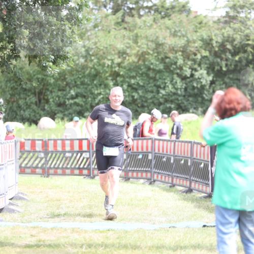 21.06.2026 - 29. Vierlanden-Triathlon Andreas Tolksdorf http://msf.ph/oto/9893232 21.06.2026 14:02:40 Ziel 760, 760 meine-sportfotos.de