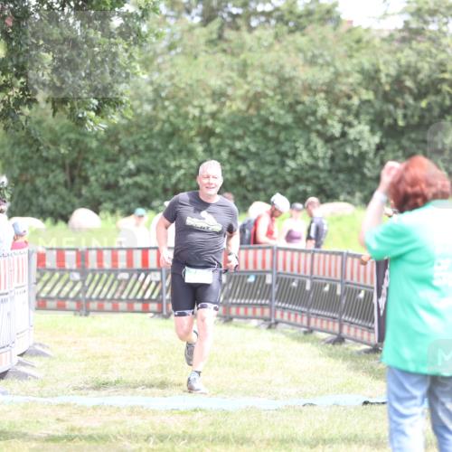 21.06.2026 - 29. Vierlanden-Triathlon Andreas Tolksdorf http://msf.ph/oto/9893233 21.06.2026 14:02:40 Ziel 760, 760 meine-sportfotos.de