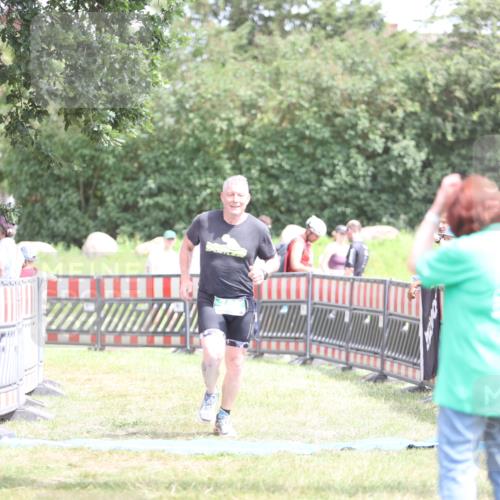 21.06.2026 - 29. Vierlanden-Triathlon Andreas Tolksdorf http://msf.ph/oto/9893235 21.06.2026 14:02:40 Ziel 760, 760 meine-sportfotos.de