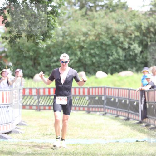 21.06.2026 - 29. Vierlanden-Triathlon Andreas Tolksdorf http://msf.ph/oto/9893243 21.06.2026 14:03:20 Ziel 128, 128 meine-sportfotos.de