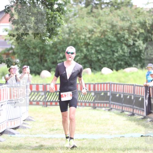 21.06.2026 - 29. Vierlanden-Triathlon Andreas Tolksdorf http://msf.ph/oto/9893248 21.06.2026 14:03:20 Ziel 128, 128 meine-sportfotos.de