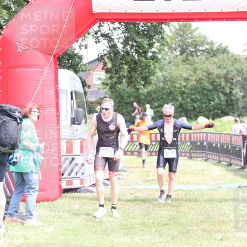 21.06.2026 - 29. Vierlanden-Triathlon Andreas Tolksdorf http://msf.ph/oto/9893257 21.06.2026 14:03:44 Ziel 793, 860, 1076, 793, 860, 1076 meine-sportfotos.de