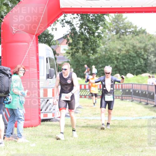 21.06.2026 - 29. Vierlanden-Triathlon Andreas Tolksdorf http://msf.ph/oto/9893259 21.06.2026 14:03:44 Ziel 793, 860, 1076, 793, 860, 1076 meine-sportfotos.de
