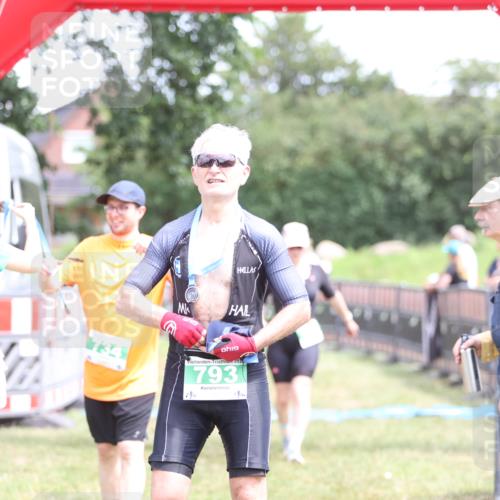 21.06.2026 - 29. Vierlanden-Triathlon Andreas Tolksdorf http://msf.ph/oto/9893269 21.06.2026 14:03:54 Ziel 860, 1078, 860, 1078 meine-sportfotos.de