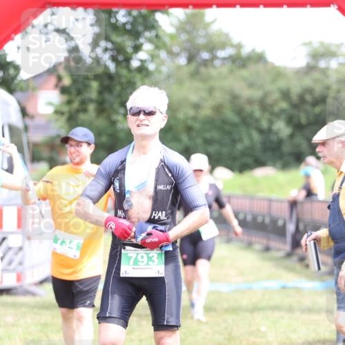 21.06.2026 - 29. Vierlanden-Triathlon Andreas Tolksdorf http://msf.ph/oto/9893270 21.06.2026 14:03:54 Ziel 860, 1078, 860, 1078 meine-sportfotos.de