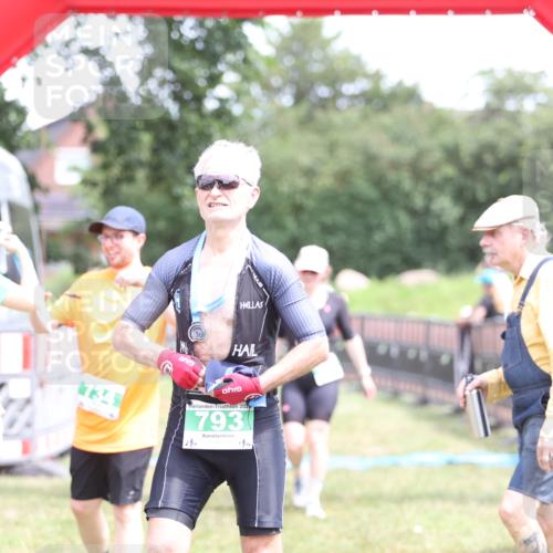 21.06.2026 - 29. Vierlanden-Triathlon Andreas Tolksdorf http://msf.ph/oto/9893272 21.06.2026 14:03:54 Ziel 860, 1078, 860, 1078 meine-sportfotos.de