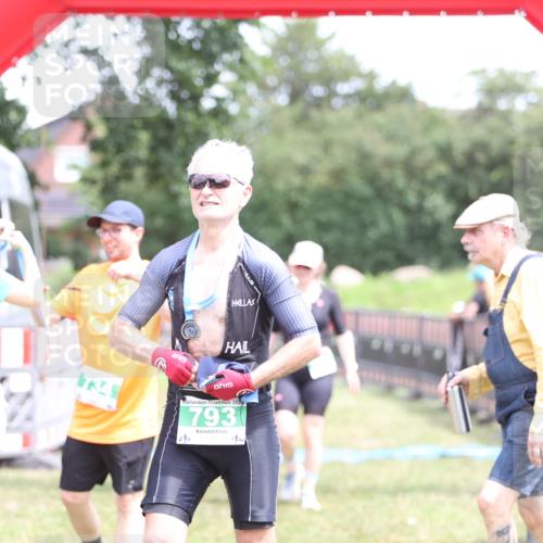 21.06.2026 - 29. Vierlanden-Triathlon Andreas Tolksdorf http://msf.ph/oto/9893273 21.06.2026 14:03:54 Ziel 860, 1078, 860, 1078 meine-sportfotos.de