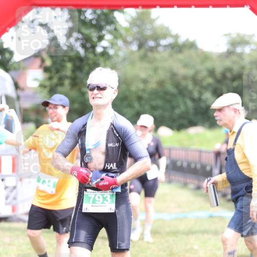 21.06.2026 - 29. Vierlanden-Triathlon Andreas Tolksdorf http://msf.ph/oto/9893274 21.06.2026 14:03:54 Ziel 860, 1078, 860, 1078 meine-sportfotos.de
