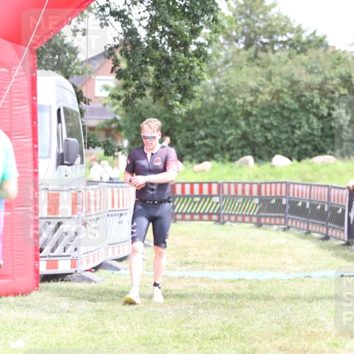 21.06.2026 - 29. Vierlanden-Triathlon Andreas Tolksdorf http://msf.ph/oto/9893287 21.06.2026 14:04:01 Ziel 274, 1078, 274, 1078 meine-sportfotos.de