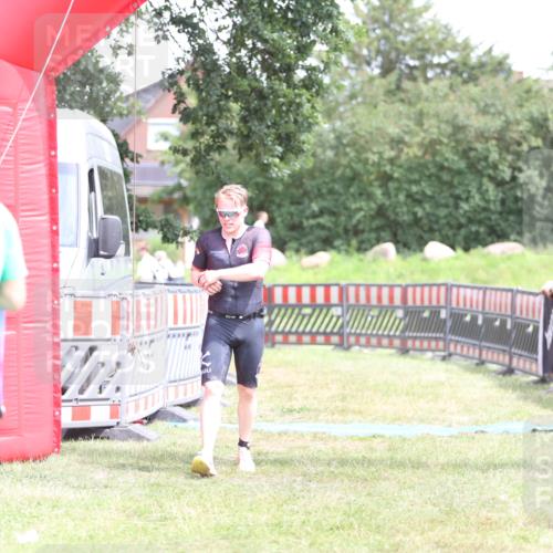 21.06.2026 - 29. Vierlanden-Triathlon Andreas Tolksdorf http://msf.ph/oto/9893288 21.06.2026 14:04:01 Ziel 274, 1078, 274, 1078 meine-sportfotos.de