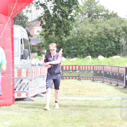 21.06.2026 - 29. Vierlanden-Triathlon Andreas Tolksdorf http://msf.ph/oto/9893289 21.06.2026 14:04:01 Ziel 274, 1078, 274, 1078 meine-sportfotos.de