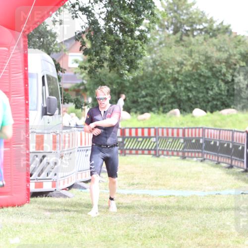 21.06.2026 - 29. Vierlanden-Triathlon Andreas Tolksdorf http://msf.ph/oto/9893290 21.06.2026 14:04:01 Ziel 274, 1078, 274, 1078 meine-sportfotos.de