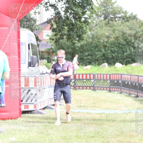 21.06.2026 - 29. Vierlanden-Triathlon Andreas Tolksdorf http://msf.ph/oto/9893292 21.06.2026 14:04:01 Ziel 274, 1078, 274, 1078 meine-sportfotos.de