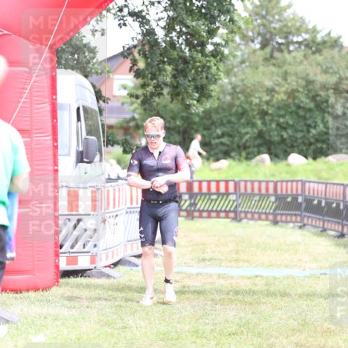 21.06.2026 - 29. Vierlanden-Triathlon Andreas Tolksdorf http://msf.ph/oto/9893294 21.06.2026 14:04:02 Ziel 274, 1078, 274, 1078 meine-sportfotos.de