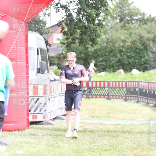21.06.2026 - 29. Vierlanden-Triathlon Andreas Tolksdorf http://msf.ph/oto/9893296 21.06.2026 14:04:02 Ziel 274, 1078, 274, 1078 meine-sportfotos.de