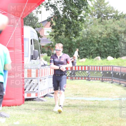 21.06.2026 - 29. Vierlanden-Triathlon Andreas Tolksdorf http://msf.ph/oto/9893297 21.06.2026 14:04:02 Ziel 274, 1078, 274, 1078 meine-sportfotos.de